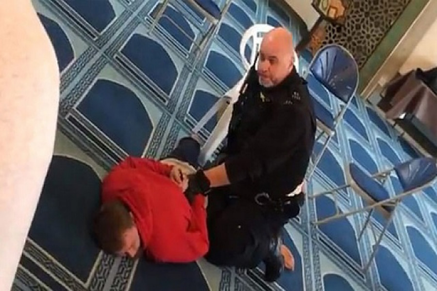 লন্ডনে মুয়াজ্জিনকে হামলাকারী গ্রেপ্তার