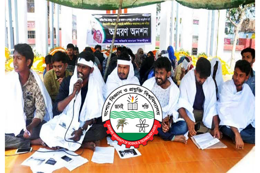 শহীদ মিনারে অবস্থান নিয়েছে আন্দোলনকারীরা