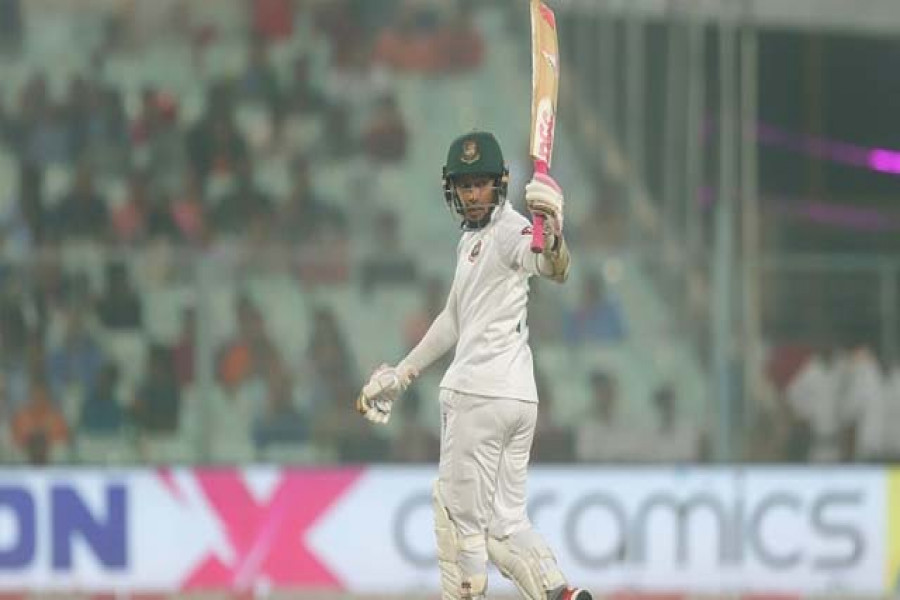 ৯৯ রান নিয়ে লাঞ্চে গেলেন মুশফিক