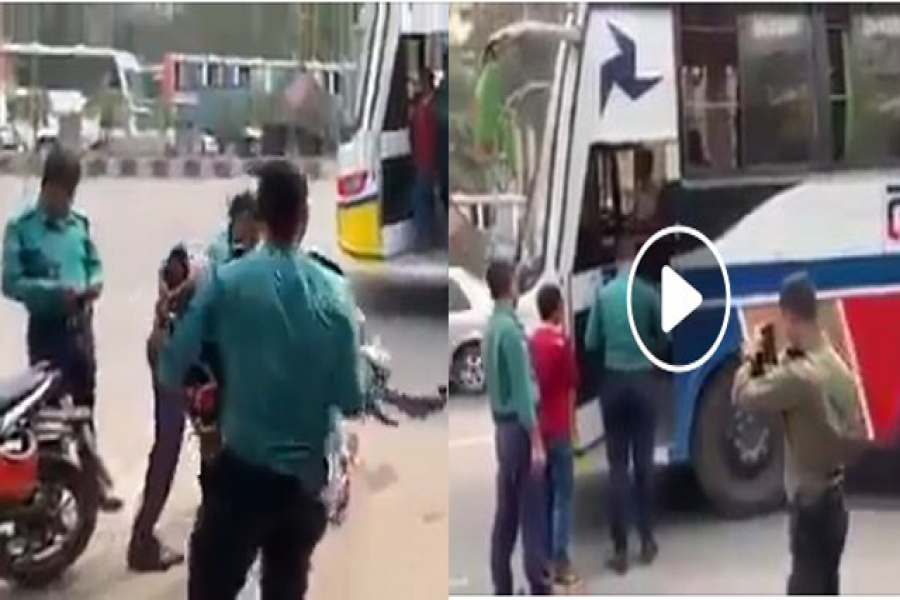 ভিক্ষুককে কোলে নিয়ে বাসে তুলে দিল পুলিশ, ভিডিও ভাইরাল