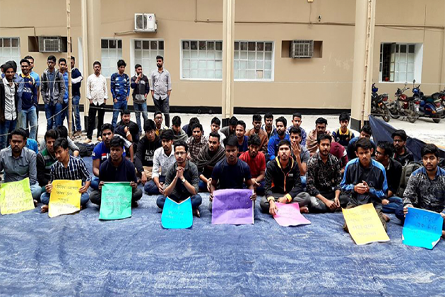 বিভাগের নাম পরিবর্তন চেয়ে আমরণ অনশনে রাবি শিক্ষার্থীরা