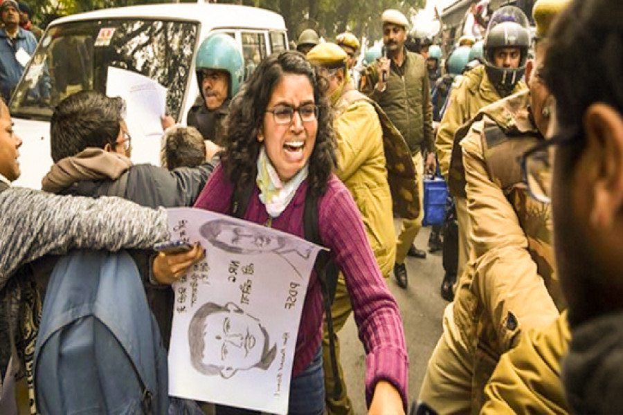 বাংলাদেশি শিক্ষার্থীকে ভারত ছাড়ার নির্দেশ