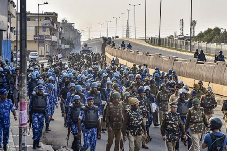দিল্লিতে সহিংসতায় মৃতের সংখ্যা বেড়ে ৩২, পরিস্থিতি থমথমে