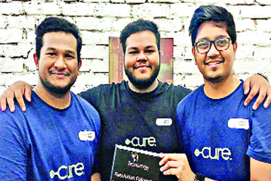 বিশ্বচ্যাম্পিয়ন তিন তরুণ মাহামুদুল হাসান তন্ময়, সাদমান সাকিব ও রিদওয়ানুল আরেফিন অর্ণব