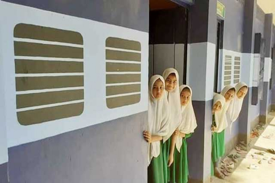 প্রাথমিক বিদ্যালয় যেন এক ট্রেন!