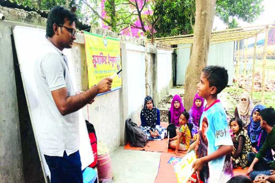 ছিন্নমূল শিশুদের পাশে ‘মুসাফির স্কুুল’