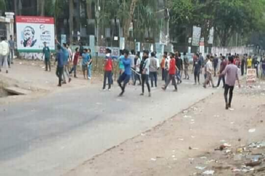 চবিতে ছাত্রলীগের দুপক্ষের সংঘর্ষ, আটক ৪