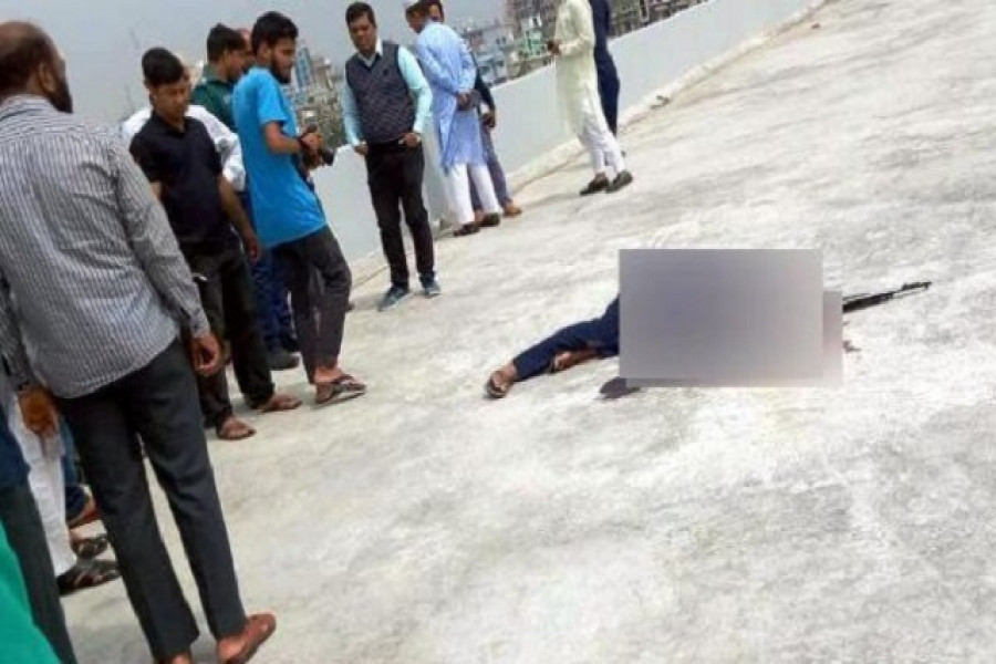 ব্যারাকের ছাদে নিজের গলায় গুলি চালিয়ে পুলিশ সদস্যের আত্মহত্যা