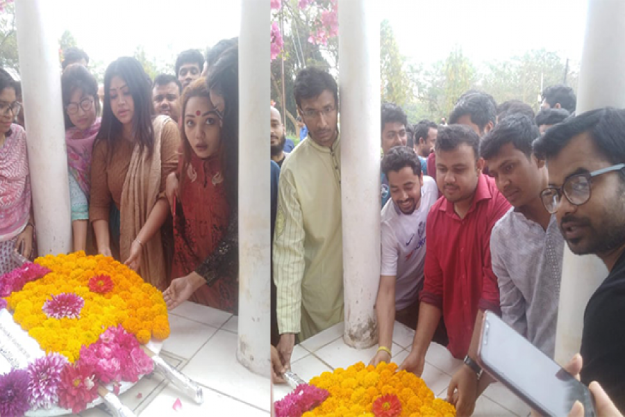 বঙ্গবন্ধুর প্রতিকৃতিতে জাবি ছাত্রলীগের শ্রদ্ধাঞ্জলি