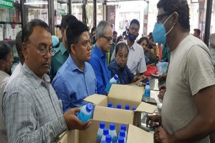 বেশি দামে হ্যান্ড স্যানিটাইজার বিক্রি, তিন দোকানে জরিমানা