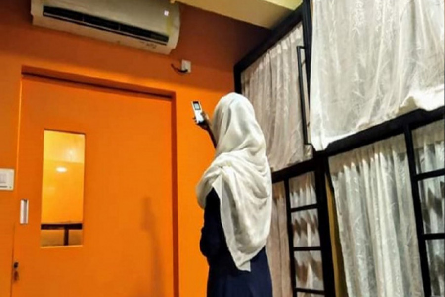 ঢাকায় নারীদের জন্য ৭১ টাকায় আবাসিক হোটেল (ভিডিও)