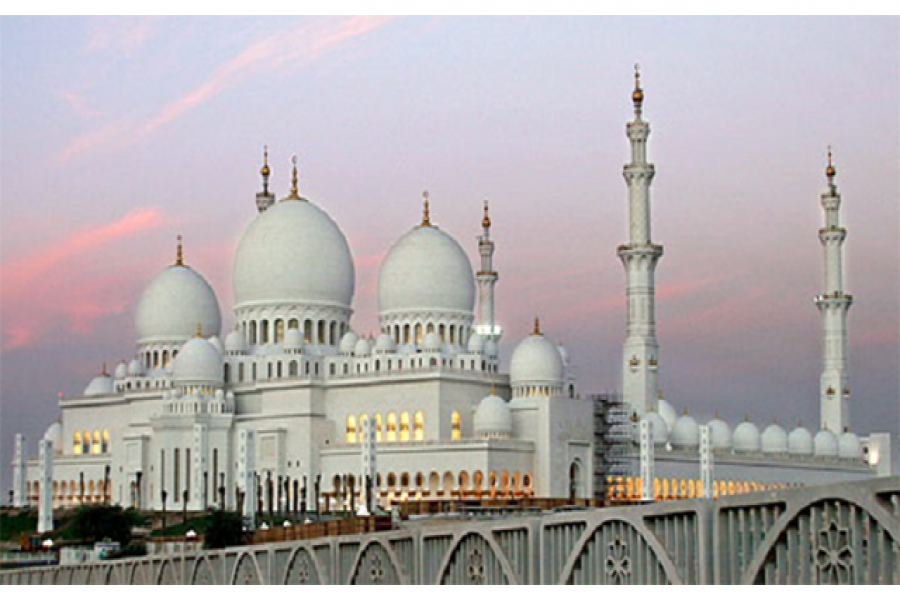 মসজিদের মাইক থেকে ঘরে নামাজ পড়ার আহবান