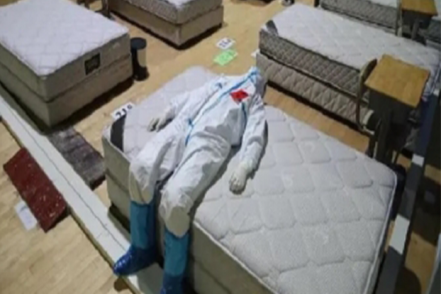 হাজারো রোগীকে সারিয়ে শান্তির ঘুম চিকিৎসকের