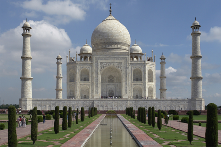 করোনা ঠেকাতে এবার বন্ধ করে দেয়া হল তাজমহল