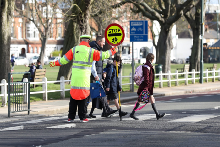 করোনা ঠেকাতে ব্রিটেনে সব স্কুল বন্ধ ঘোষণা