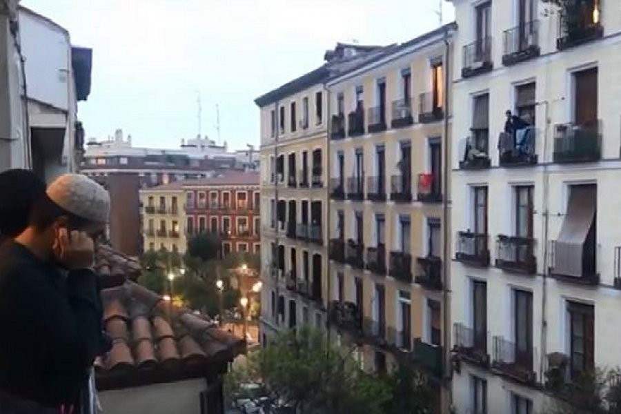 করোনা থেকে মুক্তি পেতে স্পেনে সমস্বরে আযান