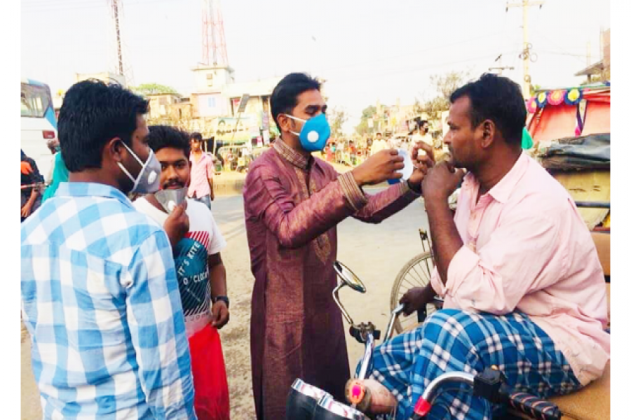 করোনা প্রতিরোধে বিনামূল্যে মাস্ক বিতরণ করছে গাজীপুর জেলা ছাত্রলীগ