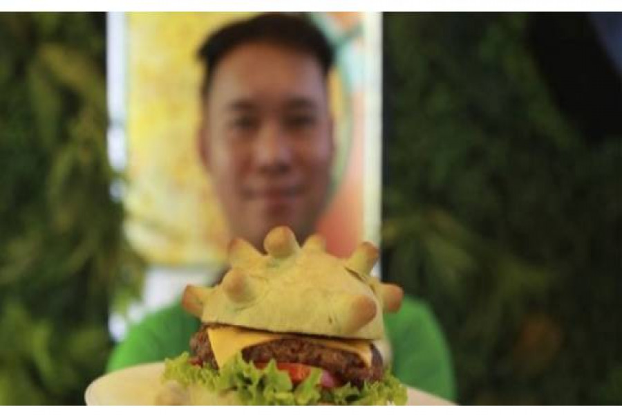 ‘করোনা বার্গারে’ কাঁপছে ভিয়েতনামের রেস্তোরাঁ