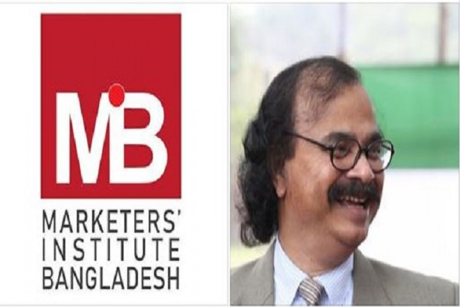 অসহায় মানুষদের খাবার বিতরণের নেতৃত্বে জবি উপাচার্য