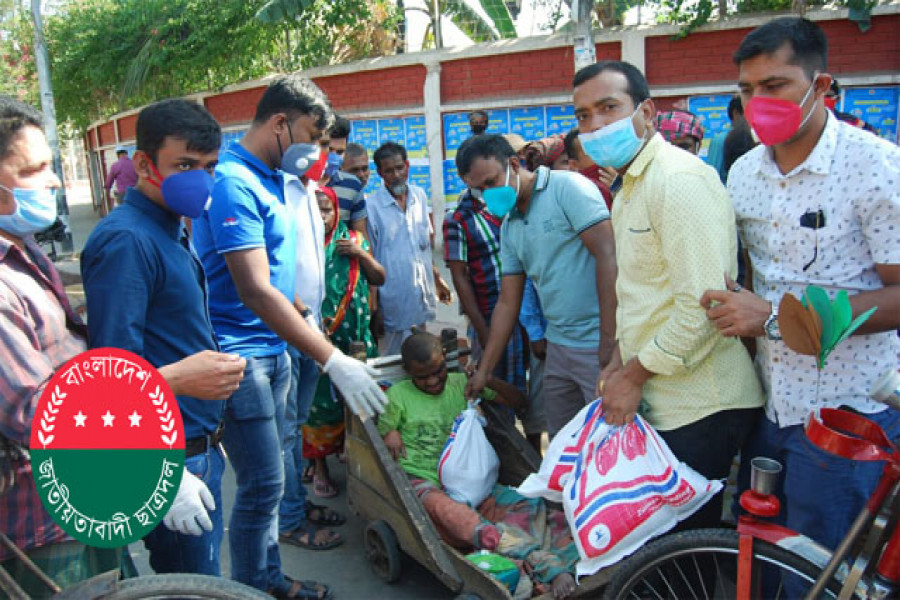 ঢাবিতে দুস্থদের মাঝে খাদ্যসামগ্রী বিতরণ ছাত্রদলের