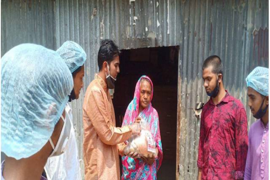 খাদ্যসামগ্রী নিয়ে ১০০ পরিবারের পাশে গাজীপুর জেলা ছাত্রলীগ