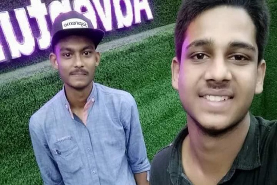 সড়ক দুর্ঘটনায় ২ কলেজ ছাত্র নিহত