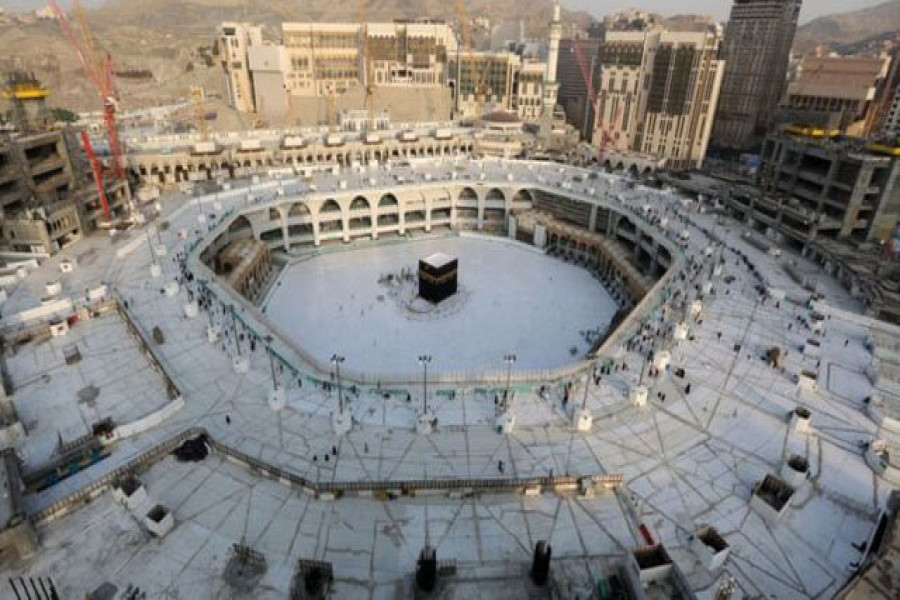 করোনা ঠেকাতে মক্কা ও মদিনায় কারফিউ জারি 