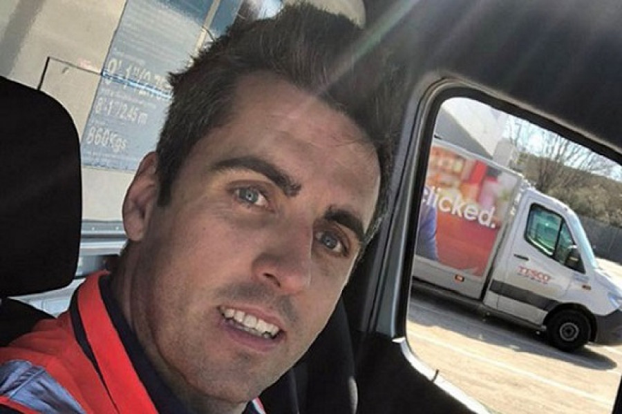   করোনাভাইরাস: ব্রিটিশ এয়ারওয়েজের পাইলট এখন ডেলিভারি ভ্যান চালক  