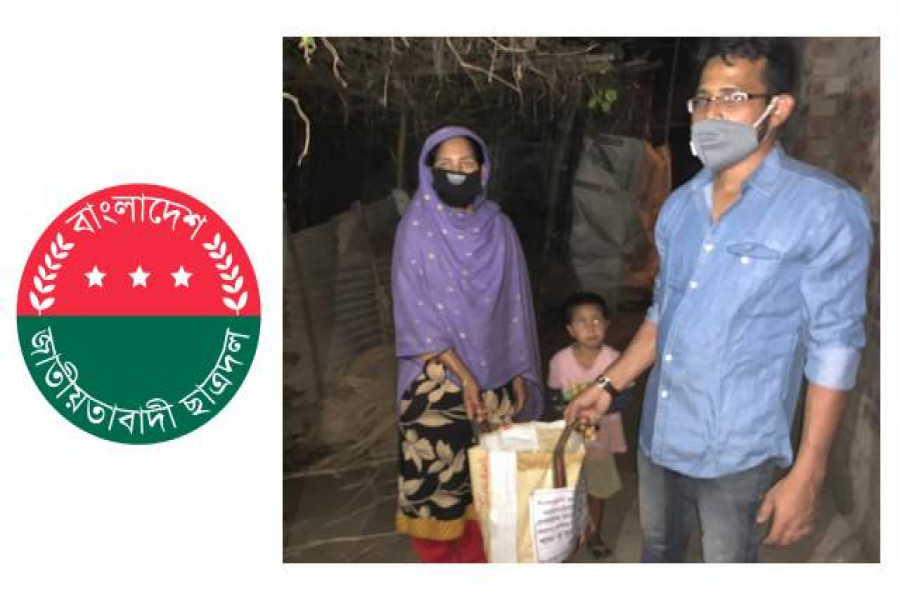 খাদ্য ও সুরক্ষা সামগ্রী নিয়ে দরিদ্রদের পাশে ছাত্রদল নেতা এজাজ