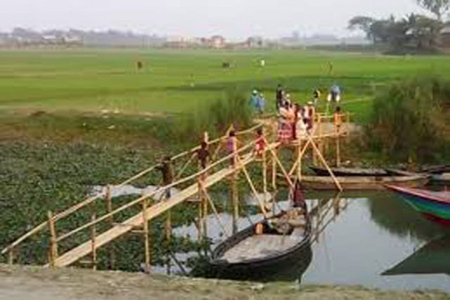 করোনা উপসর্গ নিয়ে গার্মেন্টস কর্মীর মৃত্যু, লাশ পড়ে আছে নৌকায়