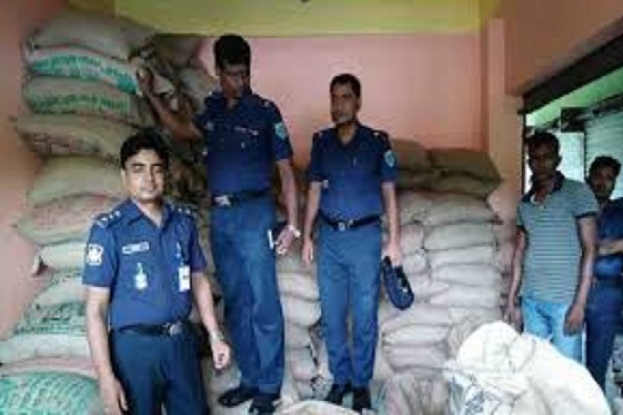 আট জেলায় ৩৭৬ বস্তা সরকারি চাল জব্দ 