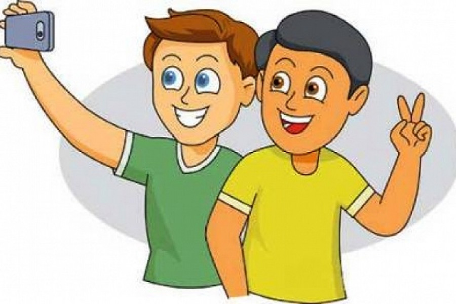 ত্রাণ বিতরণের সময় সেলফি তুললেই শাস্তি 