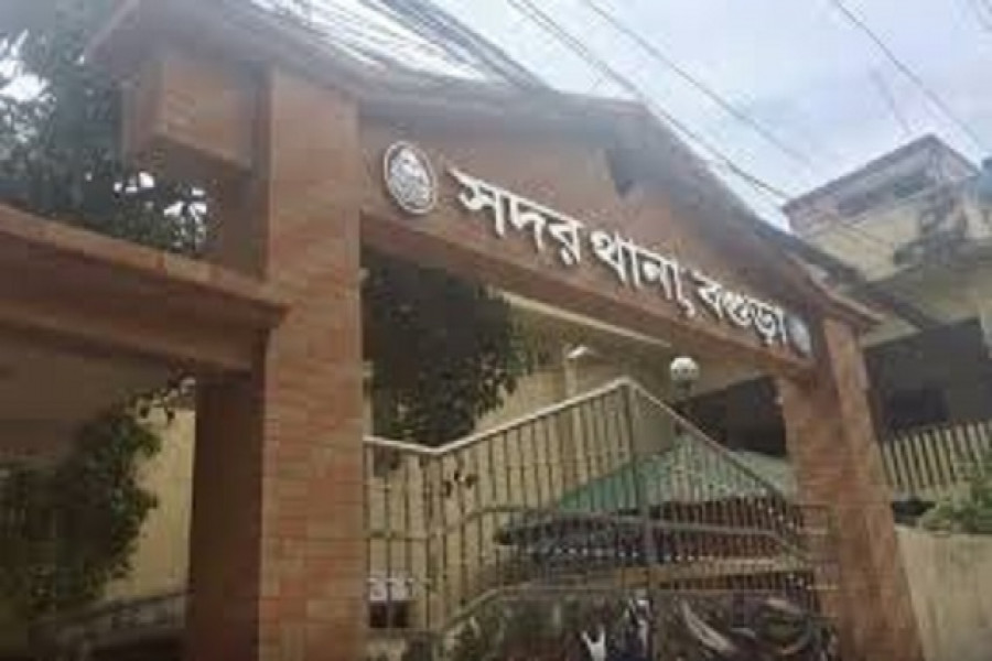 দুই সাংবাদিককে টেনেহিঁচড়ে থানায় নেওয়া এসআই প্রত্যাহার 