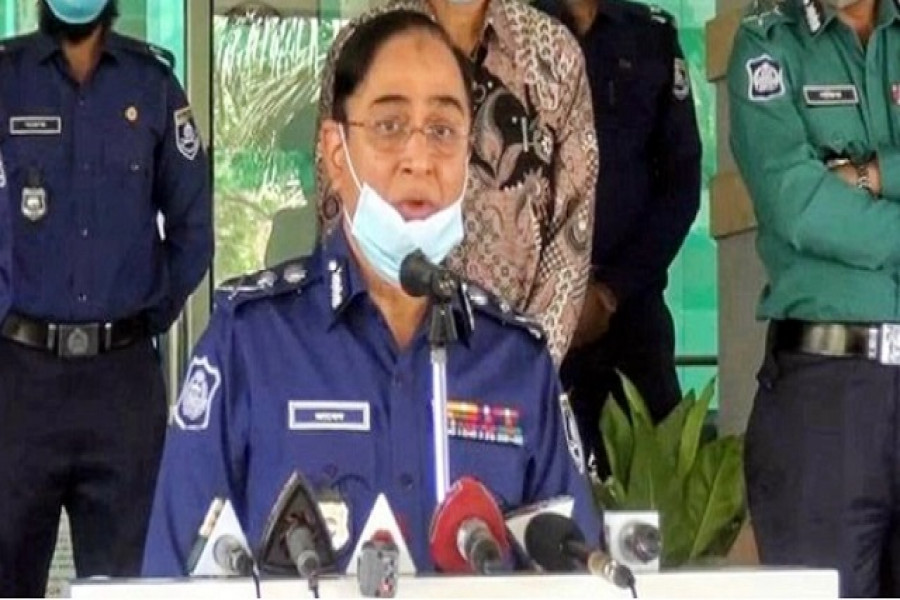 করোনা যুদ্ধে ট্রেনিং ছাড়াই লড়ে যাচ্ছে পুলিশ