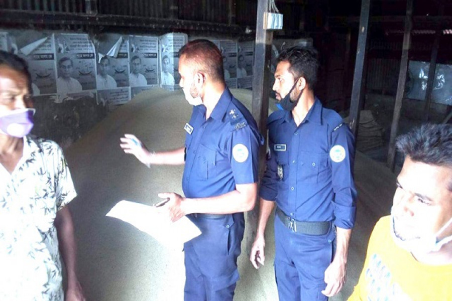 আ.লীগ নেতার গোডাউন থেকে ২৫৮ বস্তা চাল উদ্ধার