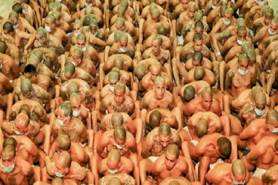 করোনা ঝুঁকির মধ্যেও এভাবে বেঁধে রাখা হলো বন্দীদের