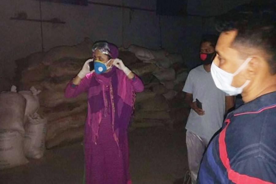 নারায়ণগঞ্জে যুবলীগ নেতার ১২০০ বস্তা চাল জব্দ