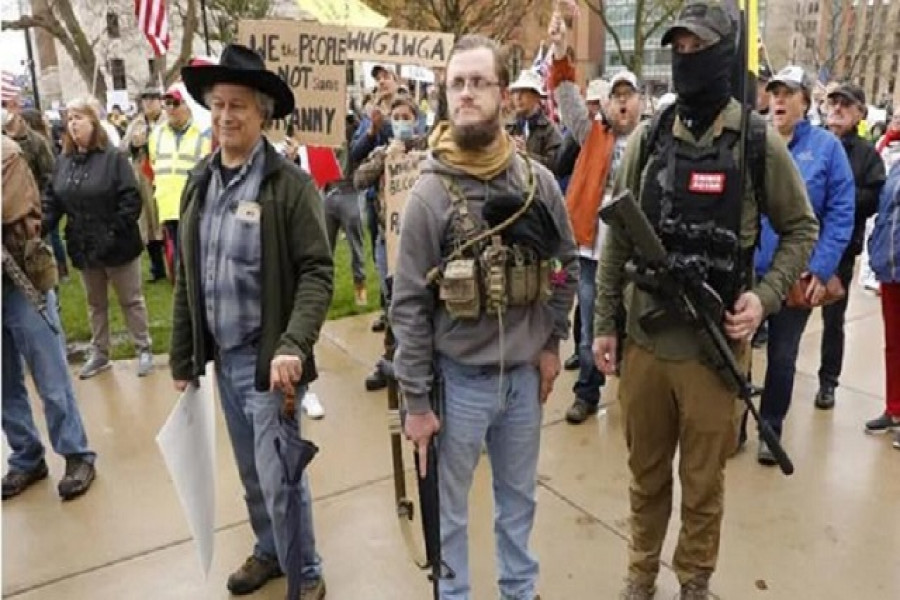 যুক্তরাষ্ট্রে লকডাউন তুলতে বন্দুক হাতে বিক্ষোভ