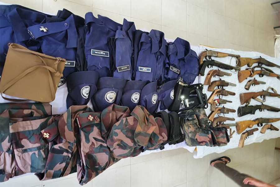 ডাকাতদের আস্তানায় মিলল পুলিশ-বিজিবির পোশাক, আগ্নেয়াস্ত্র