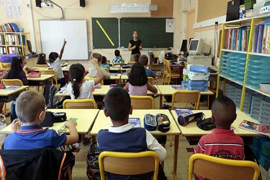 সোমবার স্কুল খুলছে ফ্রান্সে