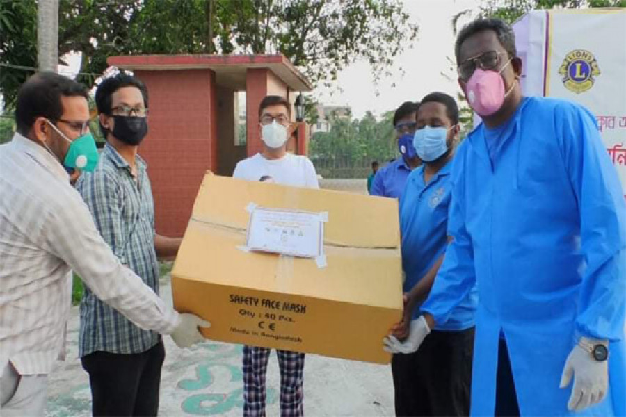 করোনা মোকাবিলায় ডিসির ত্রাণ তহবিলে নোবিপ্রবি লিও ক্লাবের সহায়তা