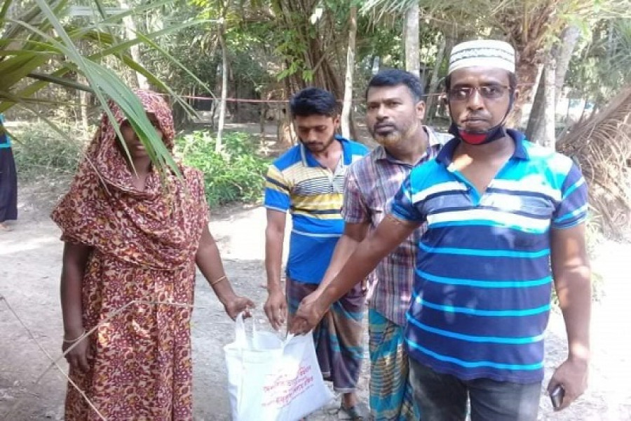 খুলনায় অসহায়দের পাশে ছাত্রদলের সাবেক সহ-সভাপতি রফিকুল