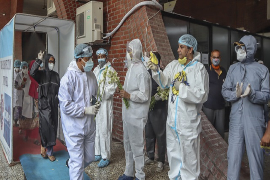 করোনা জয় করে কাজে ফিরলেন সোহরাওয়ার্দী হাসপাতালের ৫২ স্বাস্থ্যকর্মী