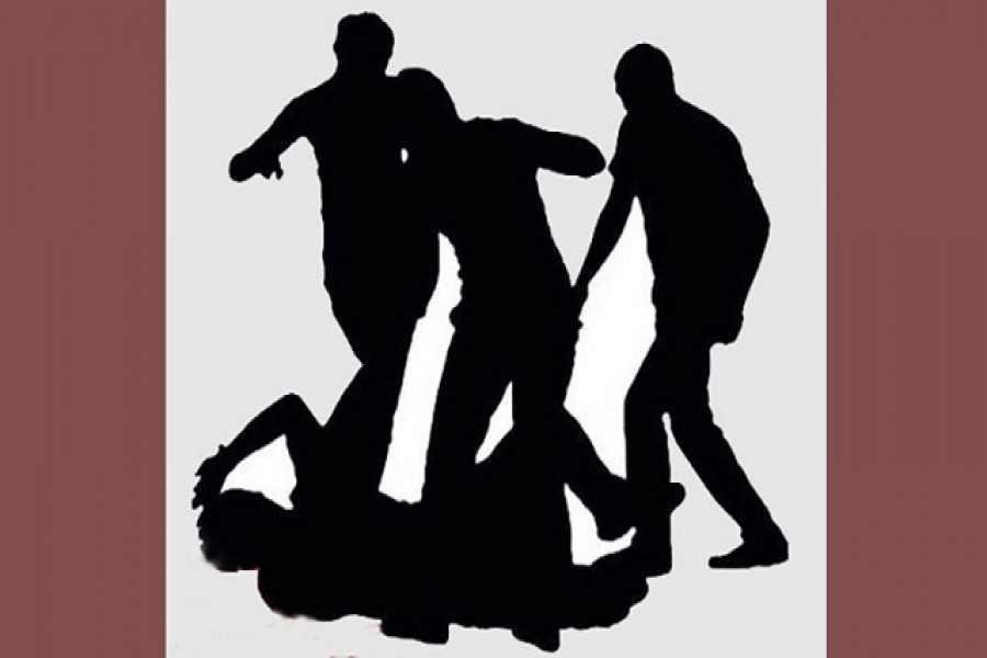 চেয়ারম্যানের বিরুদ্ধে স্ট্যাটাস দেয়ায় বাড়িতে নিয়ে হাত-পা বেঁধে নির্যাতন