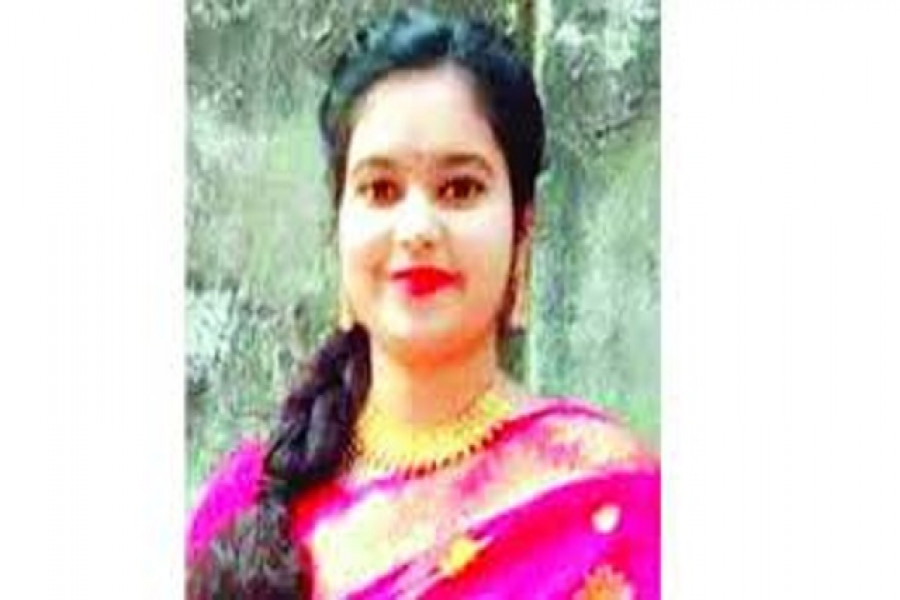 বই-খাতা আনতে গিয়ে লাশ হলেন কলেজ ছাত্রী  