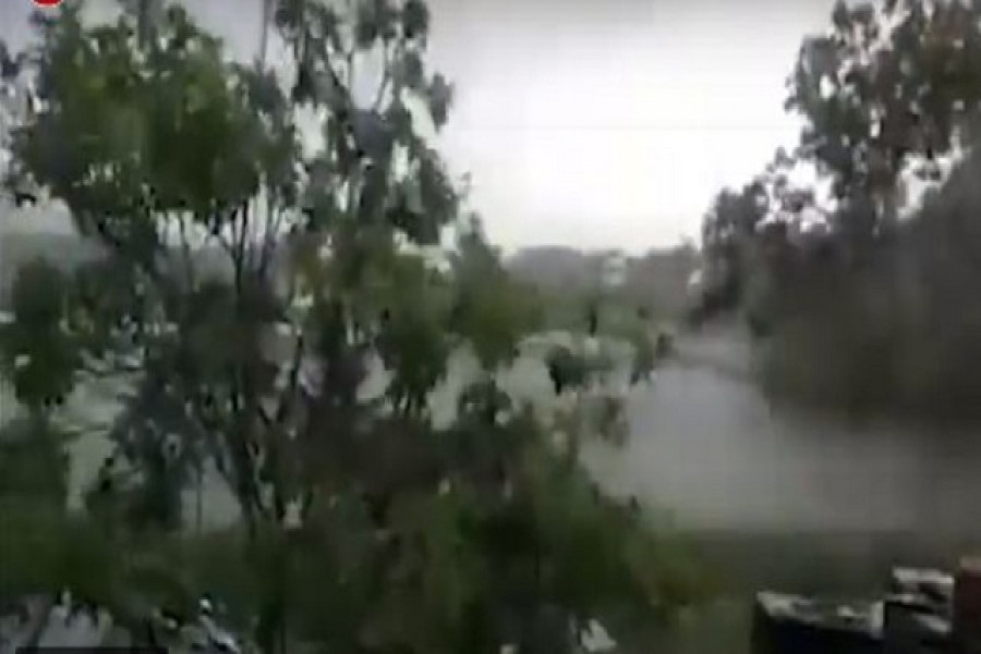 ঘূর্ণিঝড় আম্পানের তাণ্ডব শুরু, আঘাত হানতে পারে ১৪ জেলা