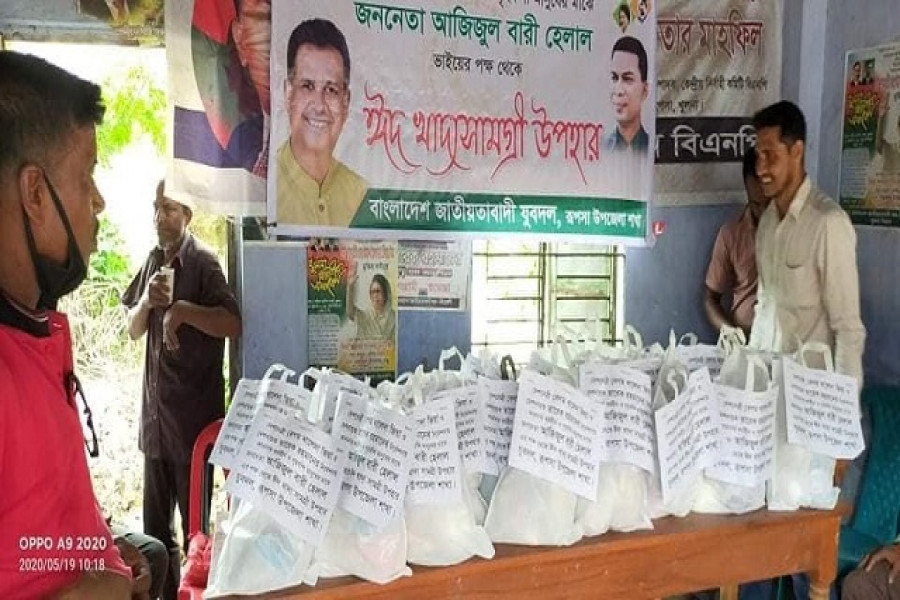 খুলনায় অসহায়দের পাশে বিএনপি নেতা আজিজুল বারী হেলাল