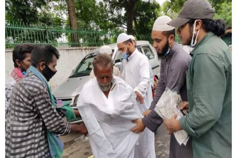 ছিন্নমূল মানুষের মাঝে ইশা আন্দোলনের ঈদ বস্ত্র বিতরণ