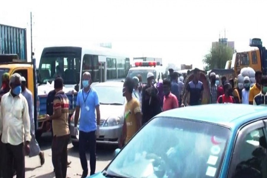 চেকপোস্ট নেই, বিনা বাধায় ঢাকা ছাড়ছে মানুষ 