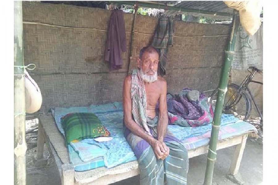 সন্তানের ভয়ে অন্যের ঝুপড়িতে আশ্রয় নেওয়া এক বাবার গল্প